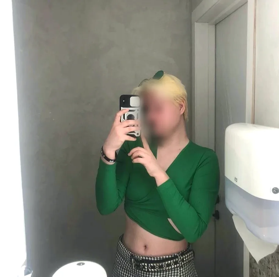 Ella, 20