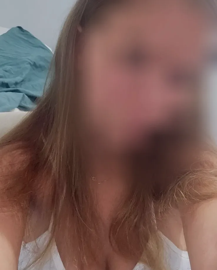 Helena, 22