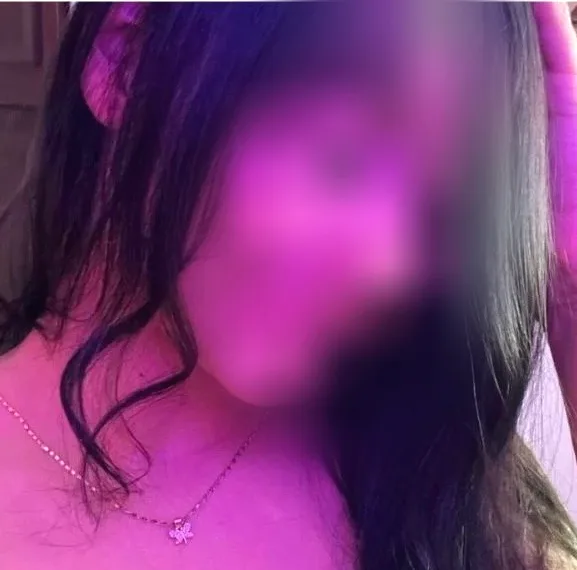 Leila, 19