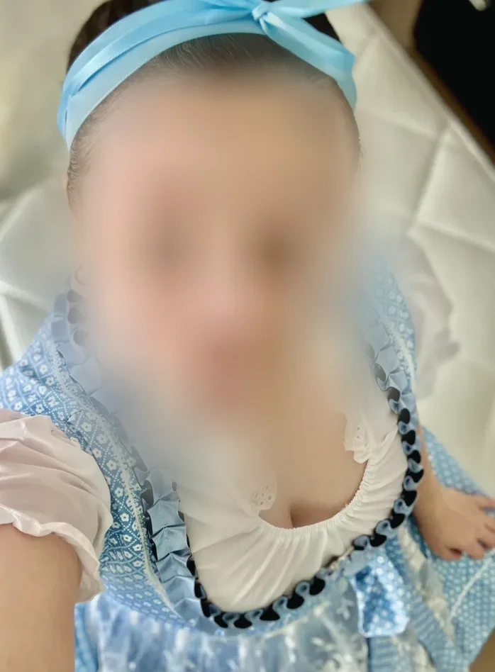 Sofia, 33